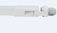 D2.5 LED Triproof Lighting Suspension ติดผนัง Hi-Slim &amp; Buckle End Cap Design เพื่อการประหยัดค่าแรง