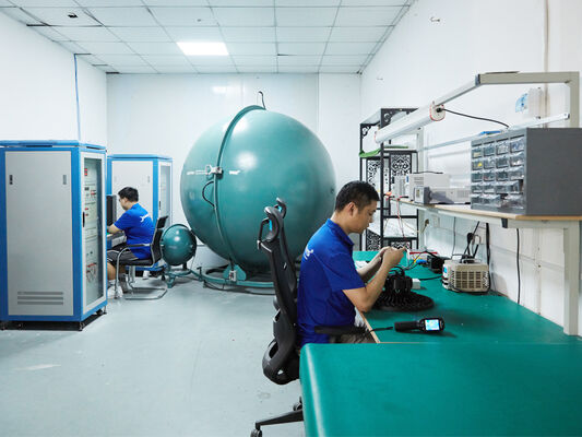 โคมไฟ LED กันความชื้น D4 160LPW พร้อมระบบไฟฉุกเฉิน Ready 4 Emergency 4W@3HRS แบบ Plug and Play ดูแลรักษาง่าย เหมาะสำหรับลานจอดรถและไฟส่องสว่าง