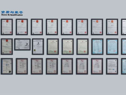 D4 LED โคมไฟกันความชื้น ด้วยพลังงาน DIP สูงสุด 160 LPW / 3CCT / 3 เปลี่ยนระยะ 1SKU = 12SKU มิตรภาพสําหรับการแก้ไขที่เหมาะสมสําหรับการใช้งานมากมาย เช่น ที่จอดรถโรงงาน