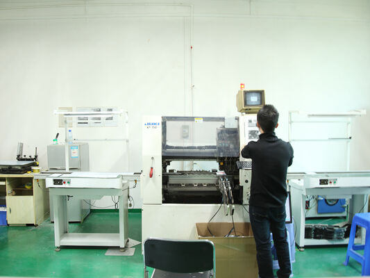 D4 LED โคมไฟกันความชื้น ด้วยพลังงาน DIP สูงสุด 160 LPW / 3CCT / 3 เปลี่ยนระยะ 1SKU = 12SKU มิตรภาพสําหรับการแก้ไขที่เหมาะสมสําหรับการใช้งานมากมาย เช่น ที่จอดรถโรงงาน