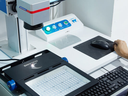 D4 LED โคมไฟกันความชื้น ด้วยพลังงาน DIP สูงสุด 160 LPW / 3CCT / 3 เปลี่ยนระยะ 1SKU = 12SKU มิตรภาพสําหรับการแก้ไขที่เหมาะสมสําหรับการใช้งานมากมาย เช่น ที่จอดรถโรงงาน