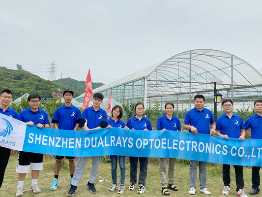 D4 LED โคมไฟกันความชื้น ด้วยพลังงาน DIP สูงสุด 160 LPW / 3CCT / 3 เปลี่ยนระยะ 1SKU = 12SKU มิตรภาพสําหรับการแก้ไขที่เหมาะสมสําหรับการใช้งานมากมาย เช่น ที่จอดรถโรงงาน